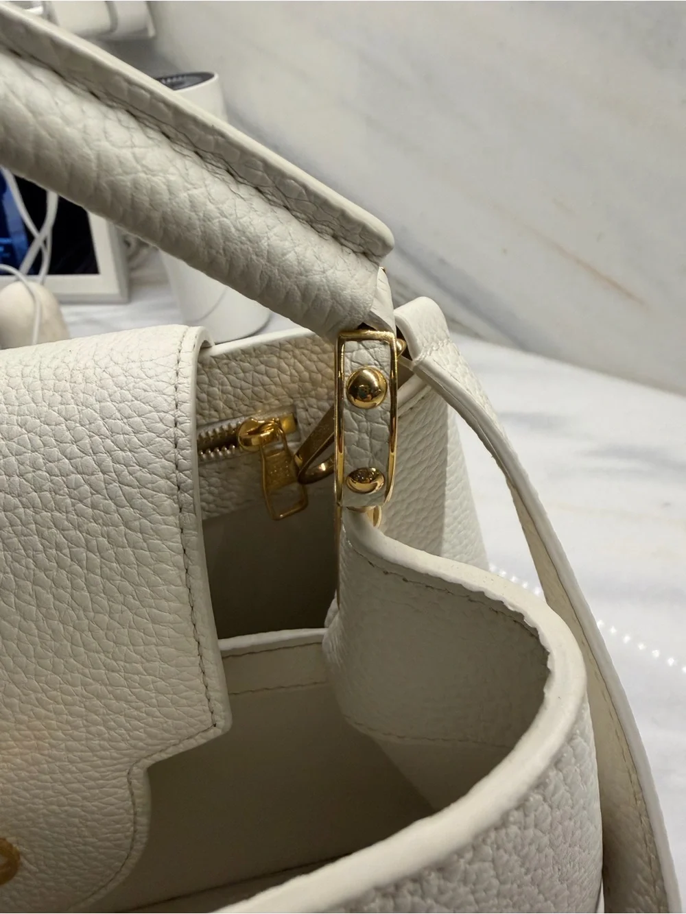 Louis Vuitton Capucines BB Taurillon Snow.